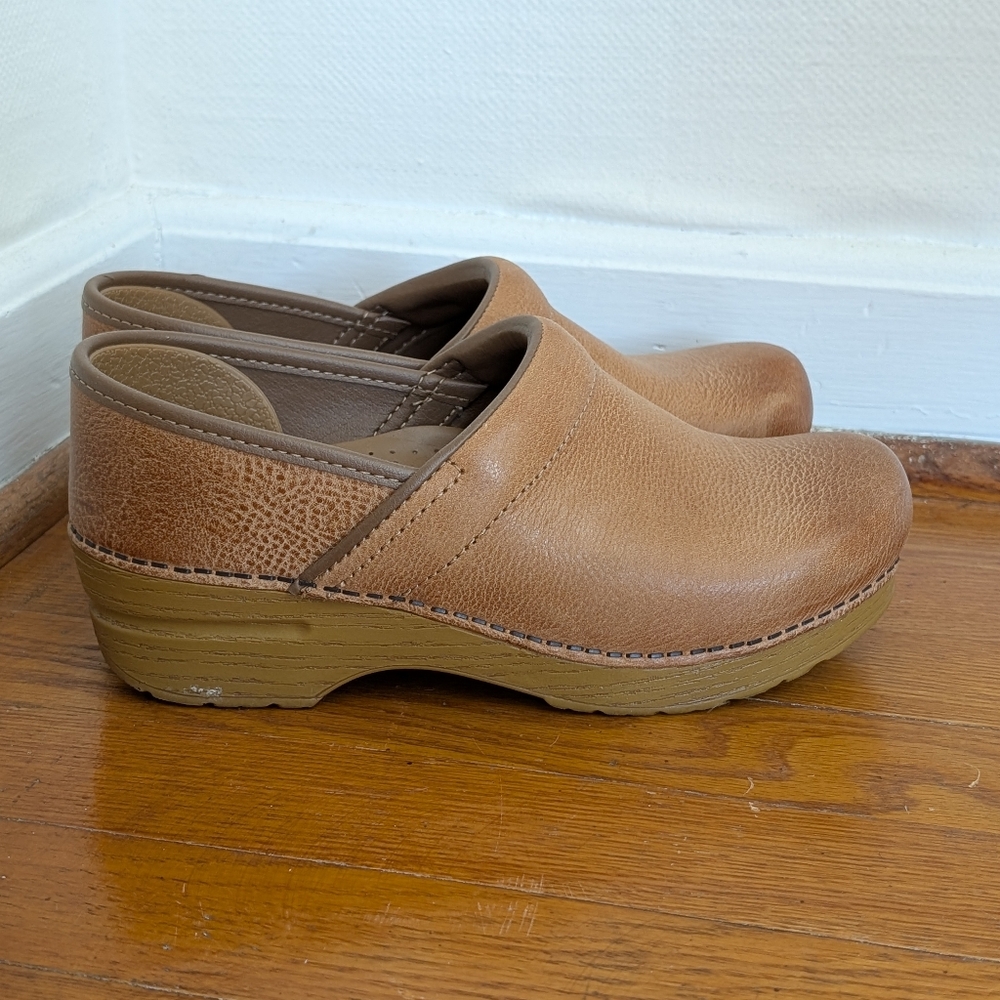 Dansko Professional Honey Leather Clogs 37 Worn Once